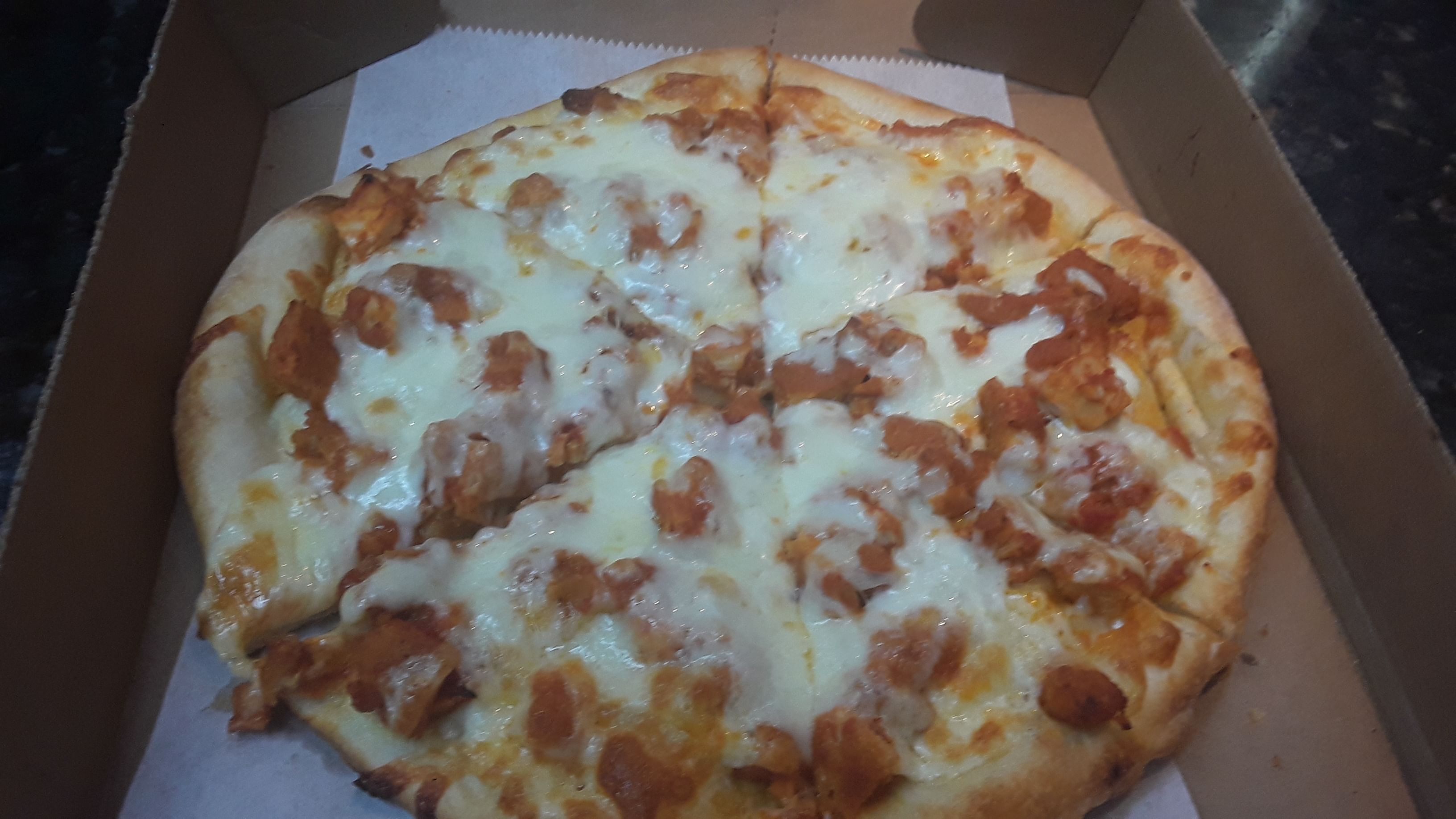 Buffalo Chicken Pizza (18" Large Pizza).