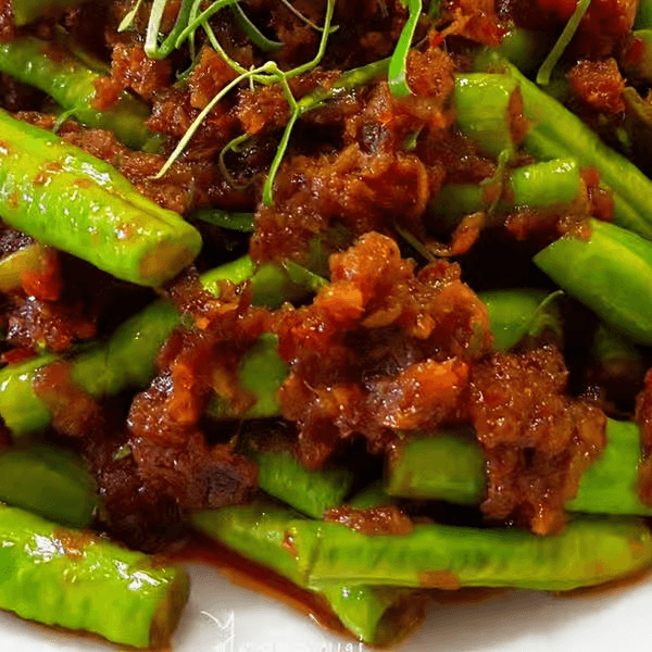 P5. *Pad Prik Khing.