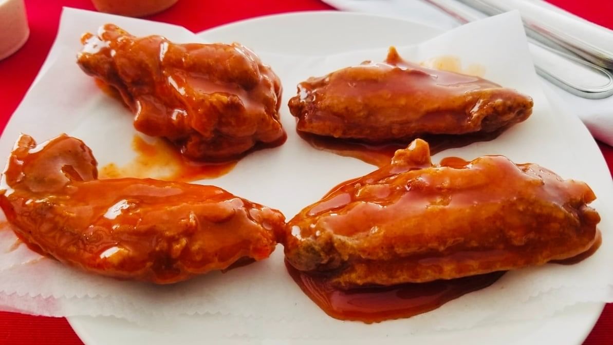 9 1/2 Wings Buffalo/Honey BBQ.