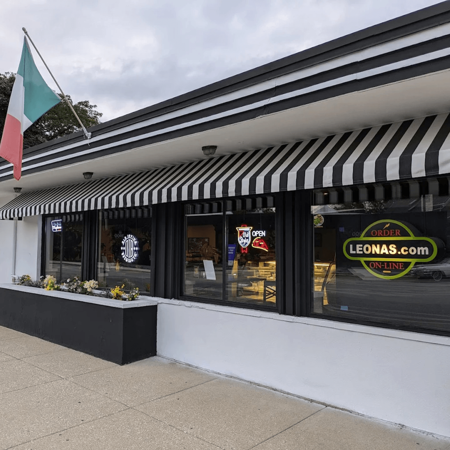 Leona’s Pizzeria – Irving Park