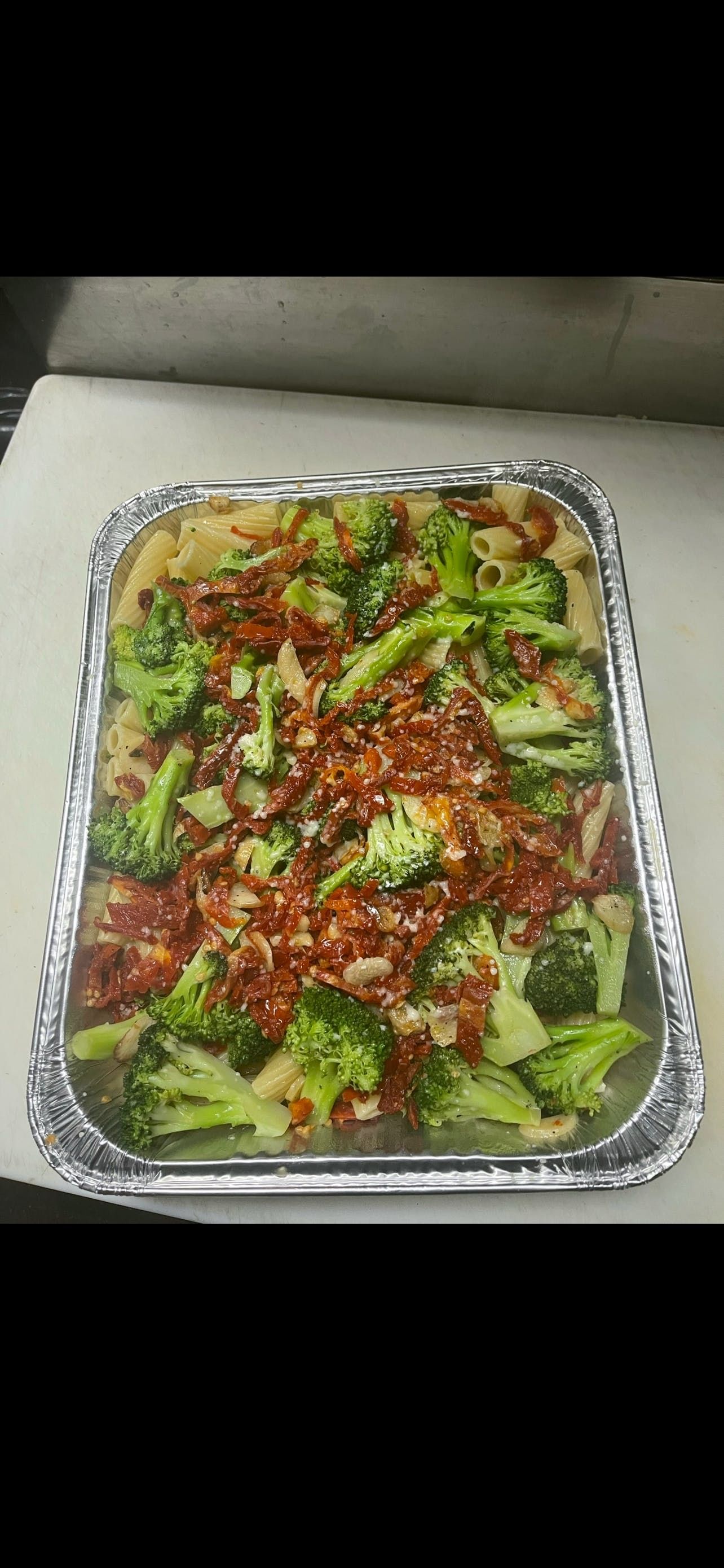 Rigatoni with Brócoli and Sun Dried Tomatoes Garlic and Oil Catering.