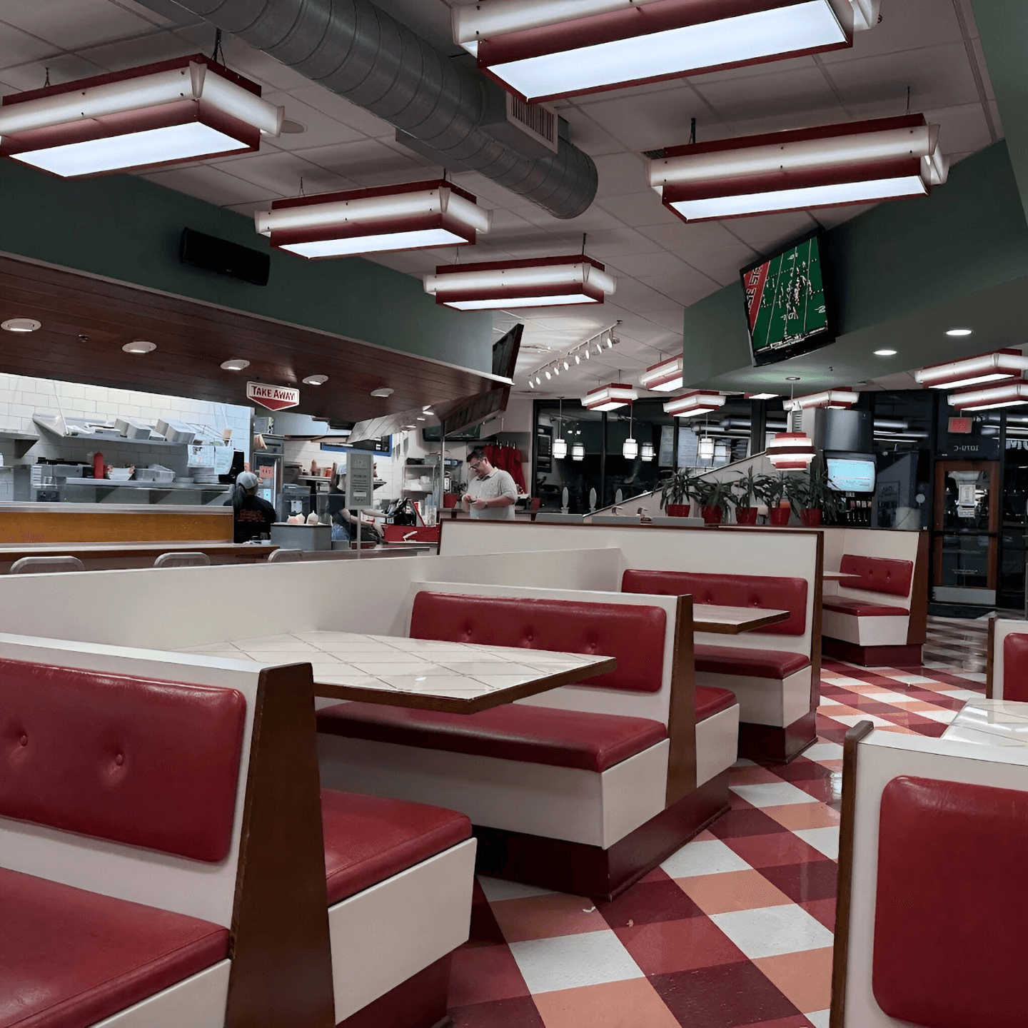 A Laid-Back Spot With Room for Everyone 🍔