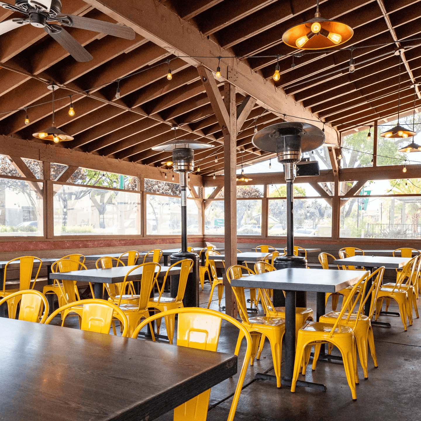 Cozy Dining for Families, Couples & Food Fans!