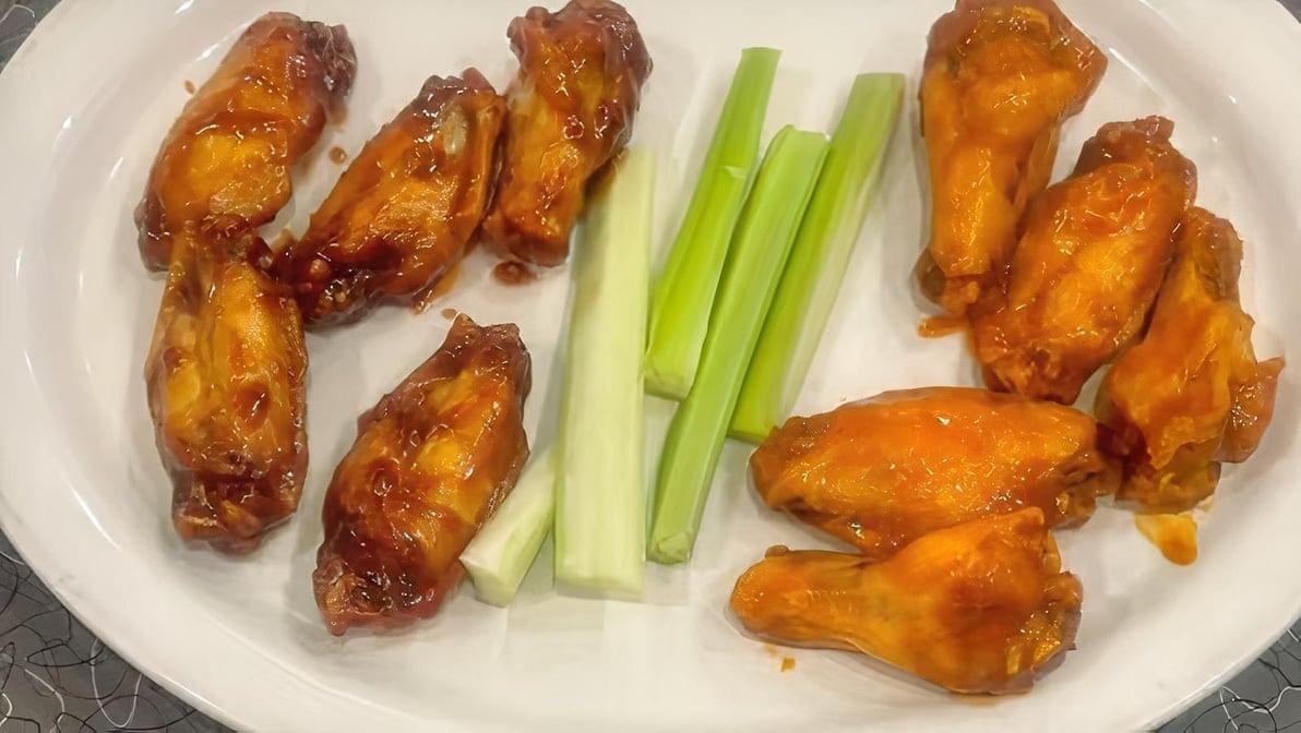Delicious Chicken Wings: A Diner Favorite