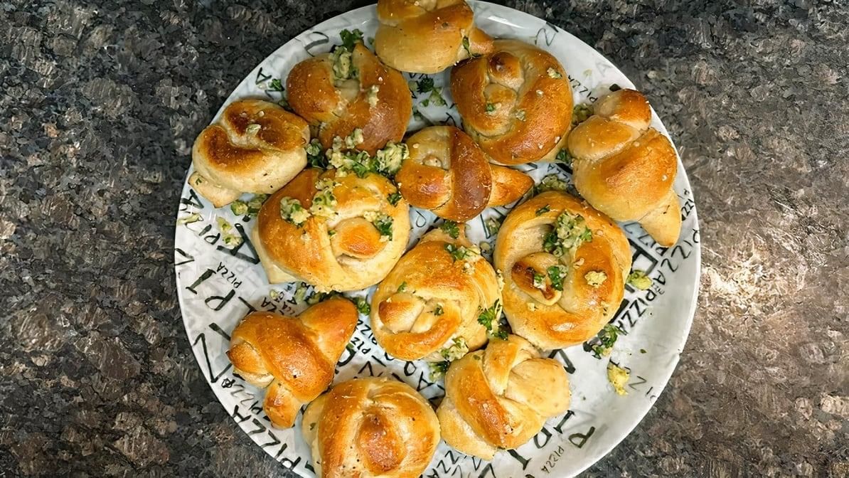 Garlic Knots.