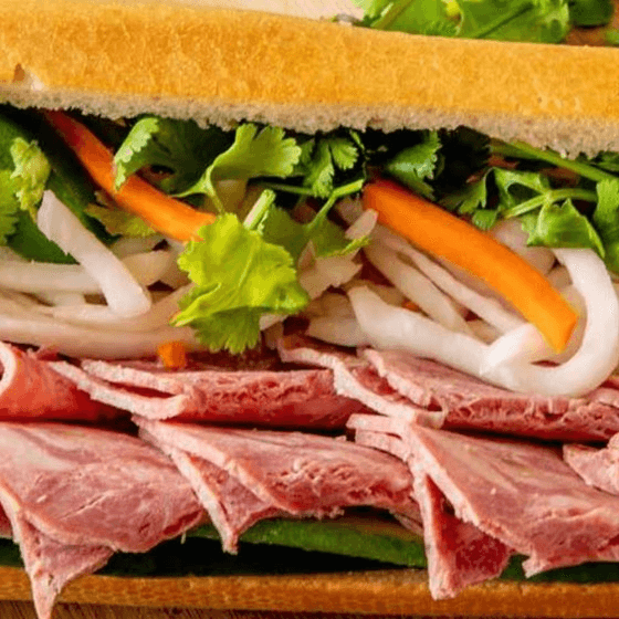 B16. PATE JAMBON/  CROISSANT THIT NGUOI.