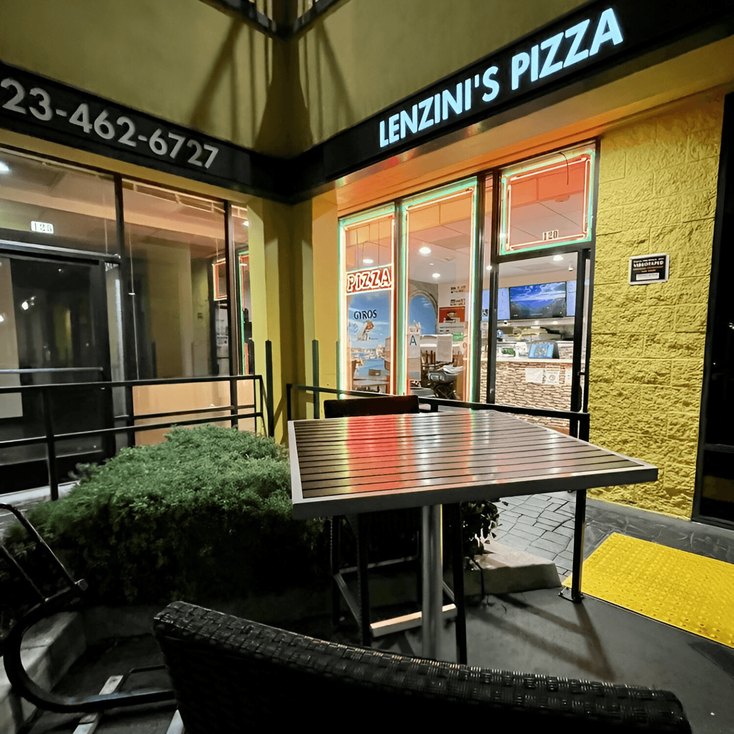 Discover Lenzini’s Pizza in Los Angeles