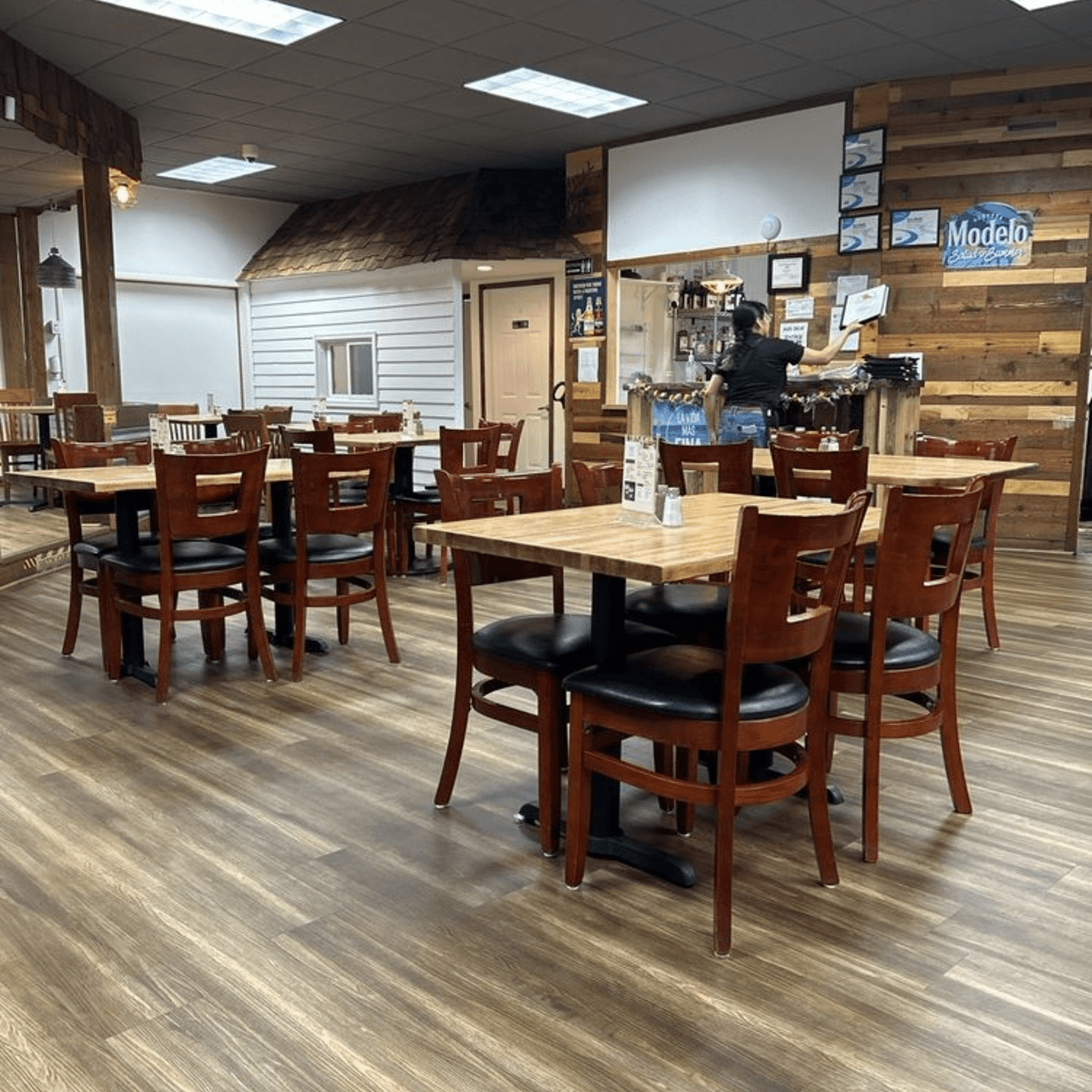 A Warm, Family-Friendly Spot 