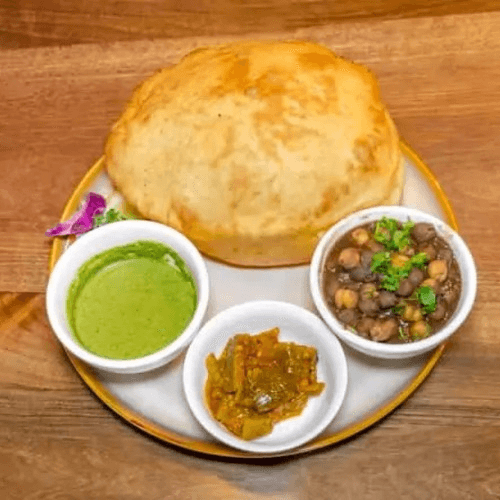 Chole Bhature (2 Pieces).