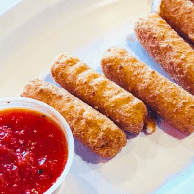 Delicious Mozzarella Sticks: A Crowd Favorite