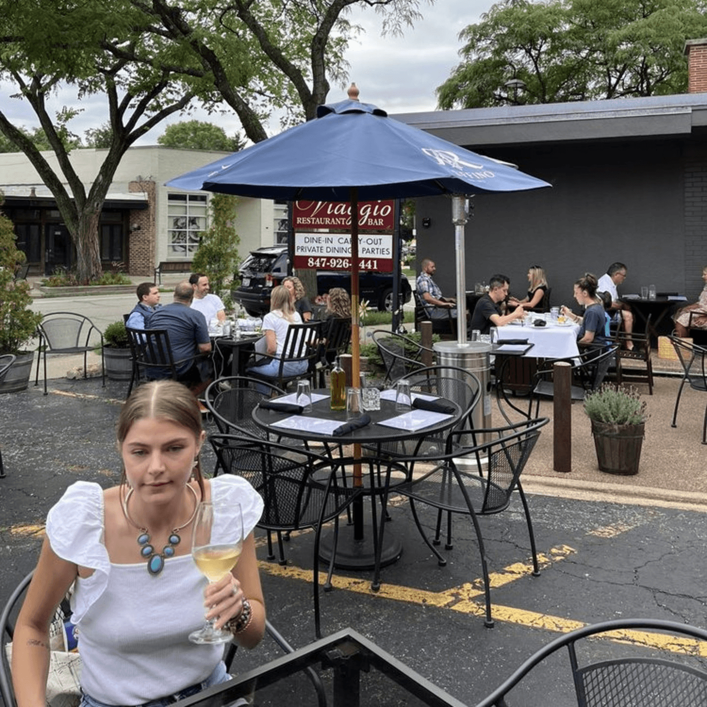 Enjoy Your Meal Outdoors at Viaggio 🌳