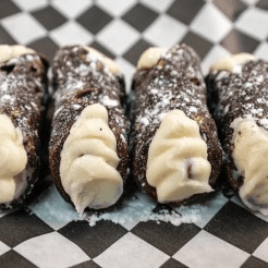 4Mini Cannolis.
