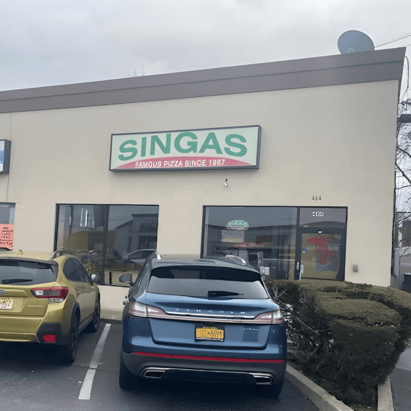Singas Famous Pizza - Hicksville