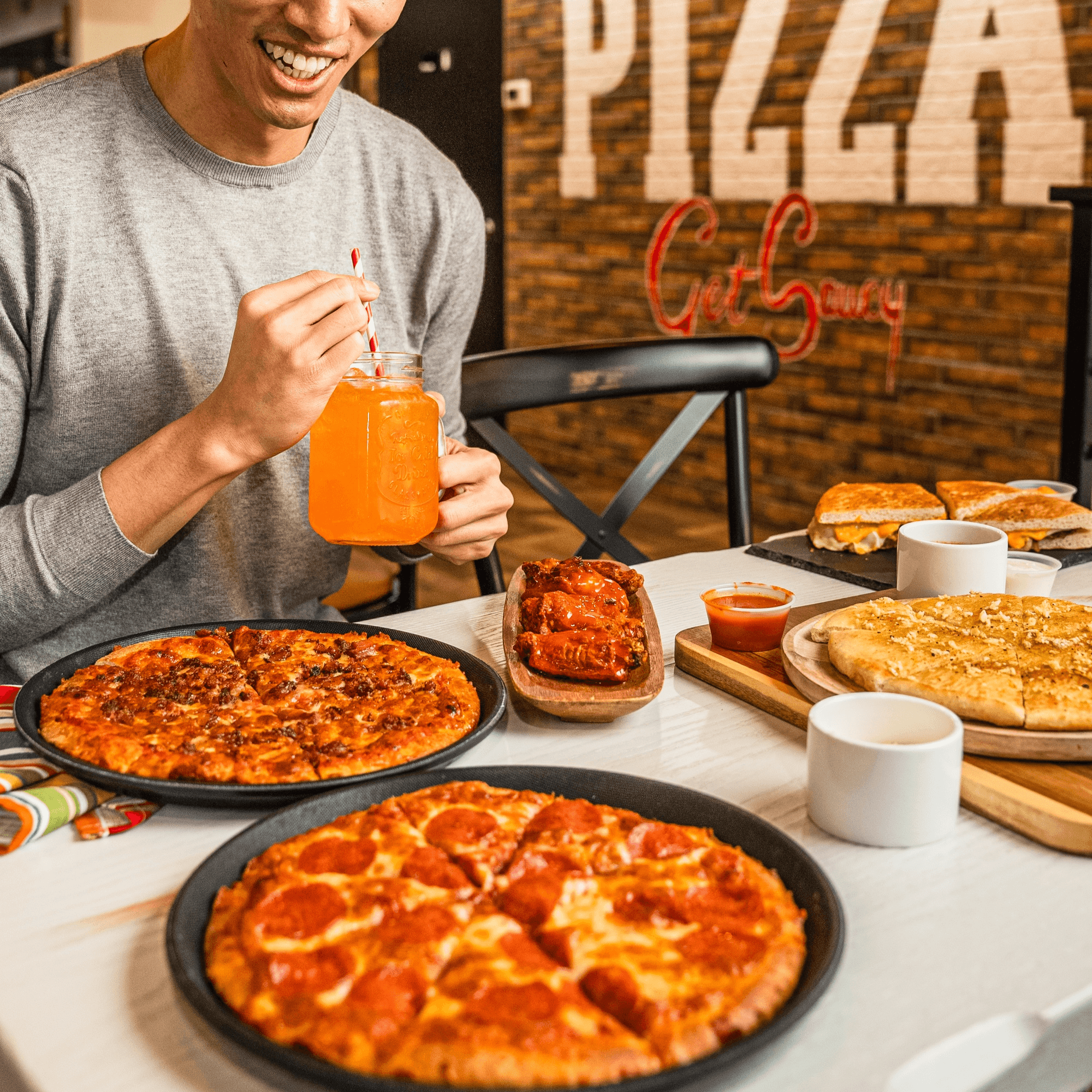 Singas Famous Pizza gallery image #1