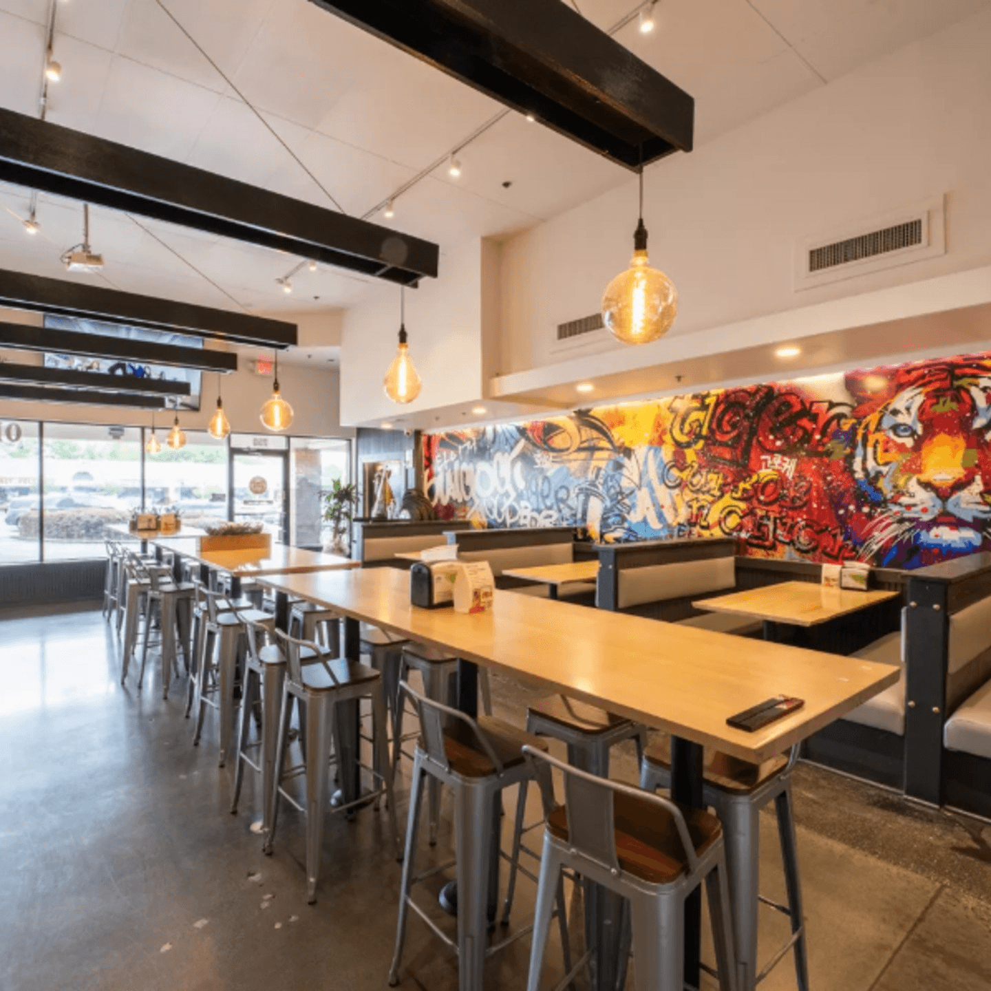 A Comfortable, Family-Friendly Place to Eat 🏠