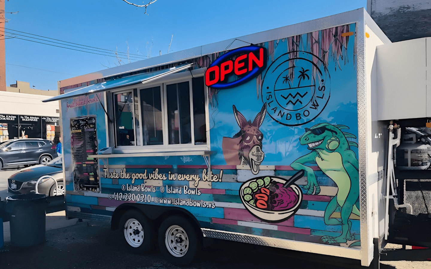 Aruba Island Bowls Café on Wheels!