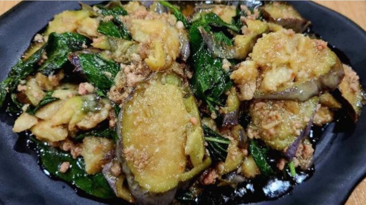 Eggplant with Pork Sauce 肉末茄子.