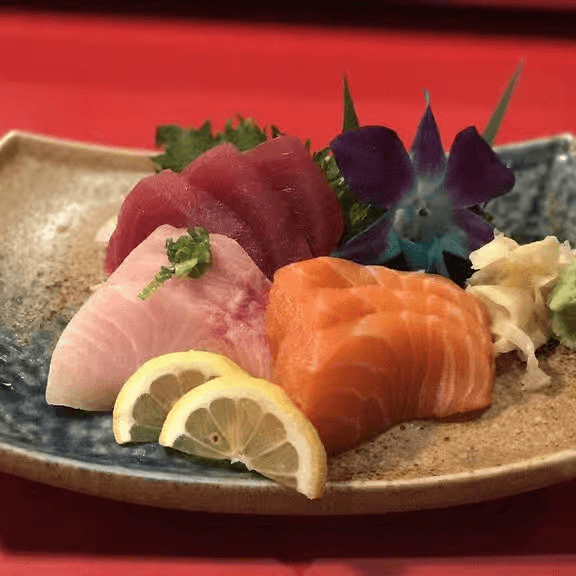 Red & White Sashimi Combo.