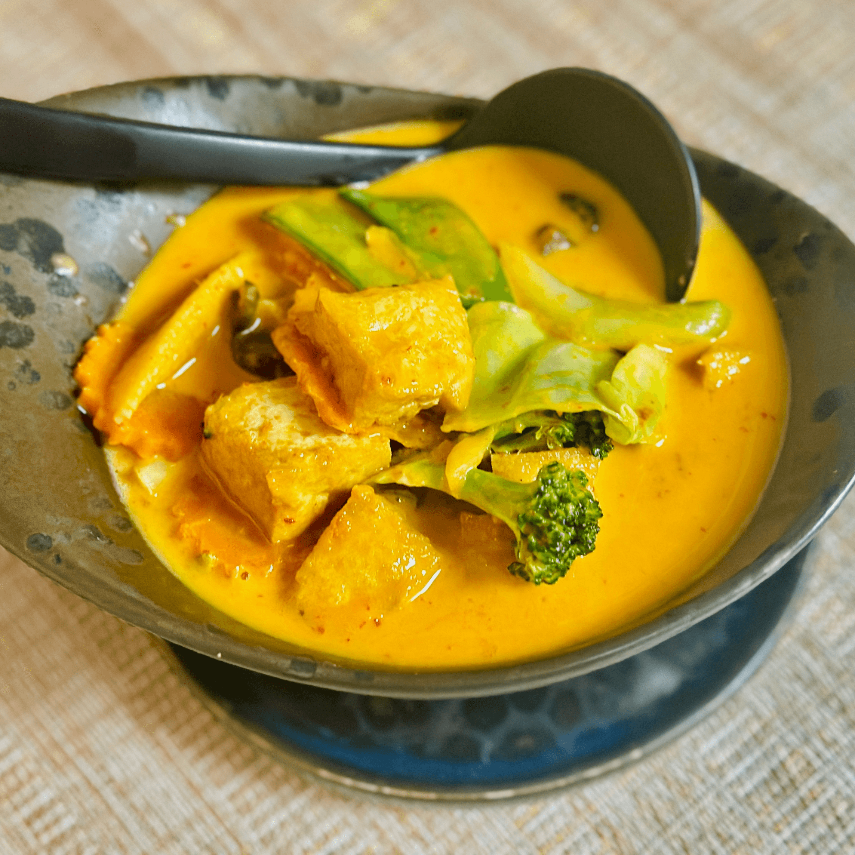 Tofu and vegetables curry.
