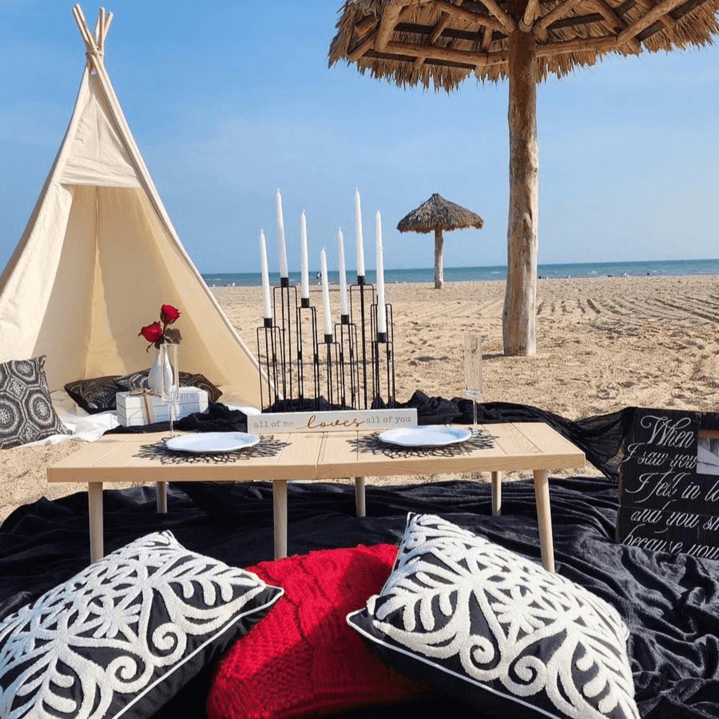 INTIMATE GATHERINGS MADE EASY