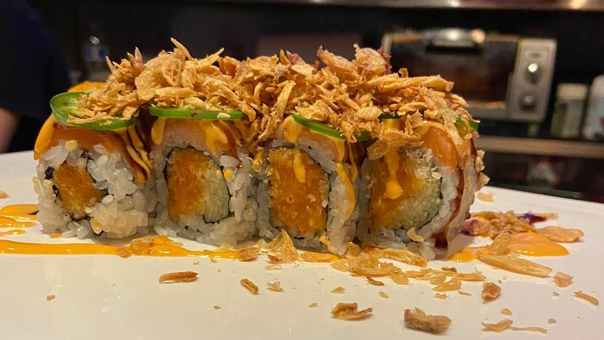 Delicious Salmon Roll: A Japanese Sushi Favorite