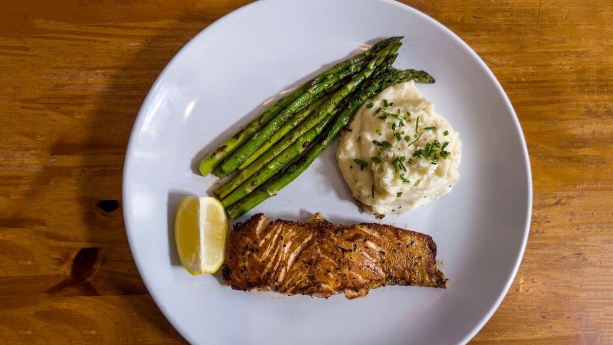 Salmon a La Parilla.