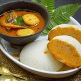 Idli With Fish Kulambu (5 Pcs).