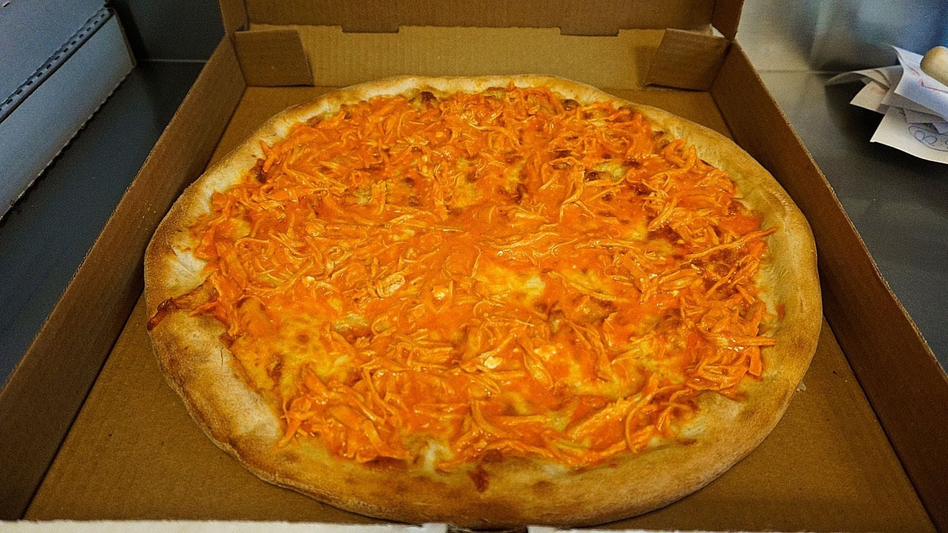 Buffalo Chicken Pizza (Medium 14'').