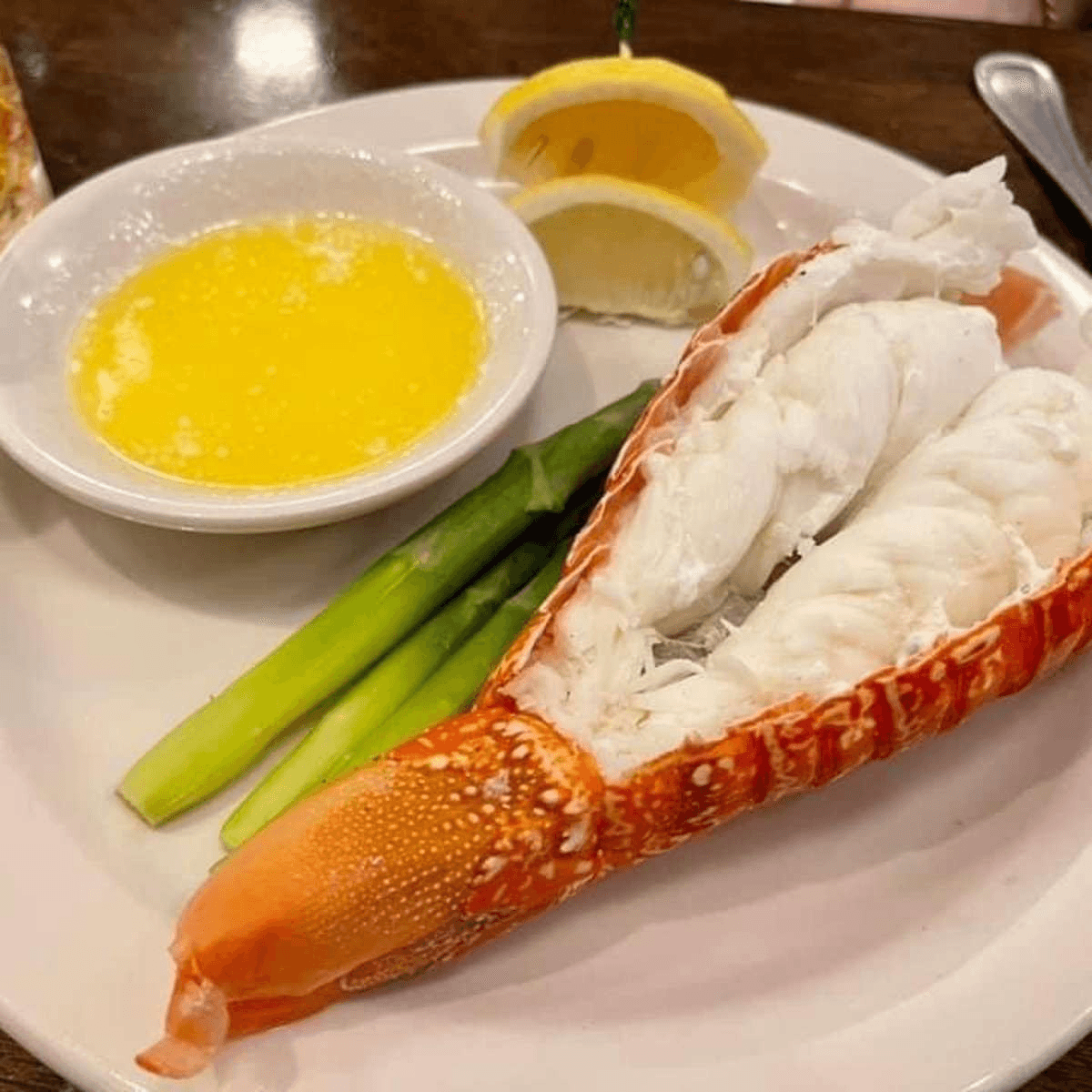 Cola De Langosta en Salsa De Mantequilla (7 Oz).