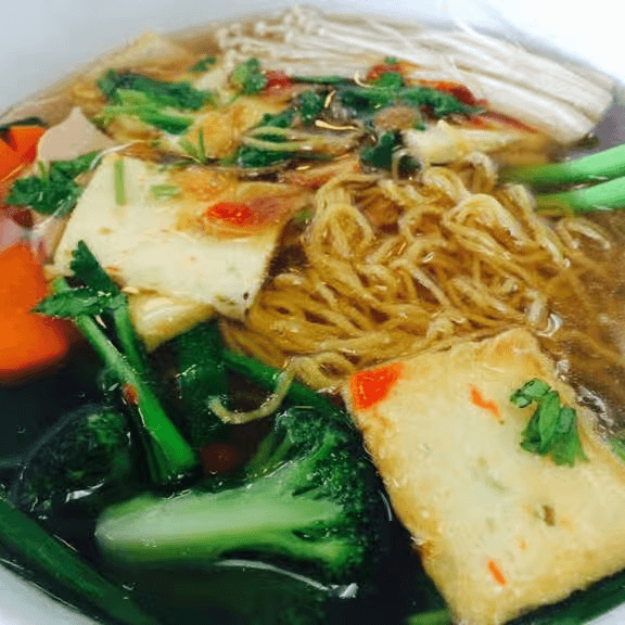 G6. Vegan Beef Stew with Rice Noodle or Yellow Noodle.