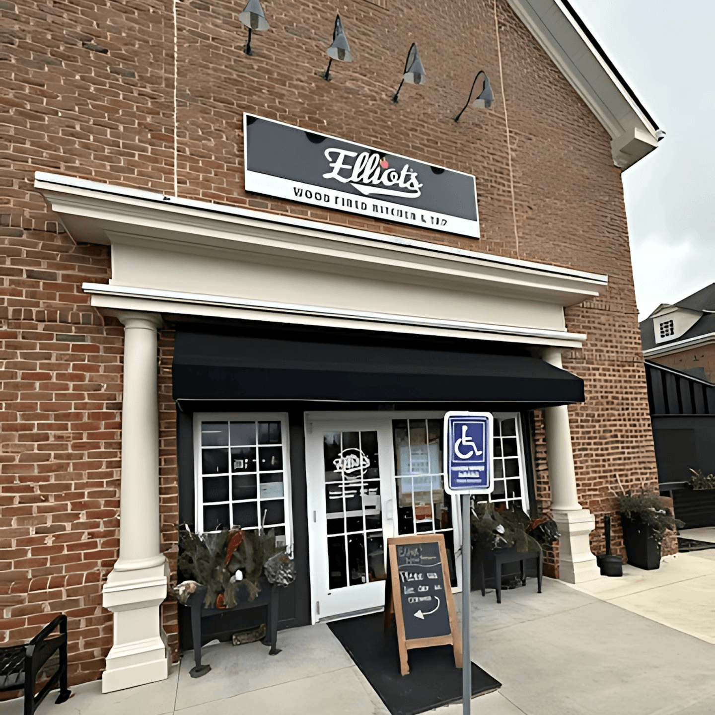 Welcome to Elliot’s Wood Fired Kitchen & Tap