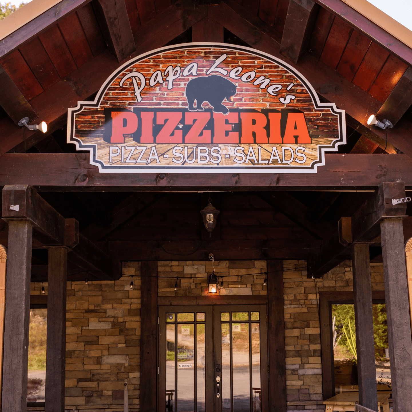 Pizza Near Dollywood in Seiverville, TN