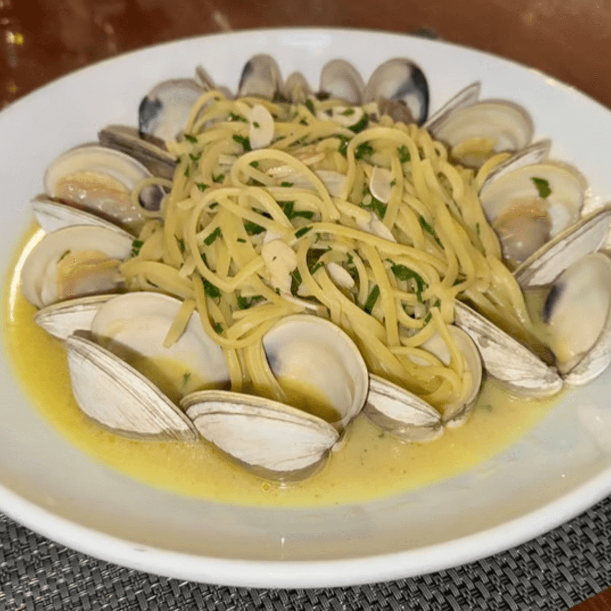 Traditional Linguine & Vongole Pasta.