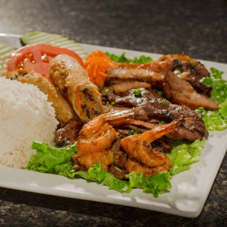 Combination Plate (Com Dac Biet (Bo, Heo, Ga, Tom&cha Gio)).