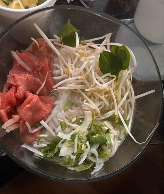 48. Phở Tái.