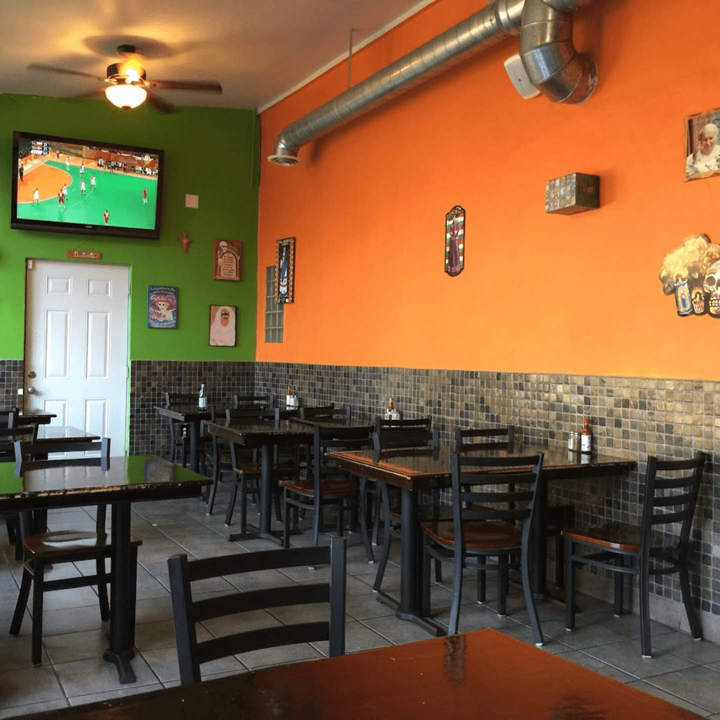 A Relaxed and Flavorful Dine-In Experience! 🍽️