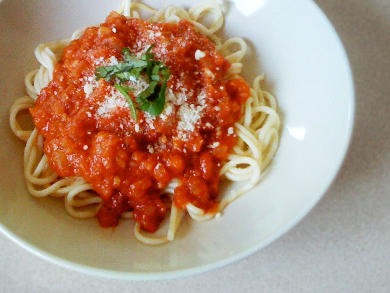 Spaghetti with marinara sauce.