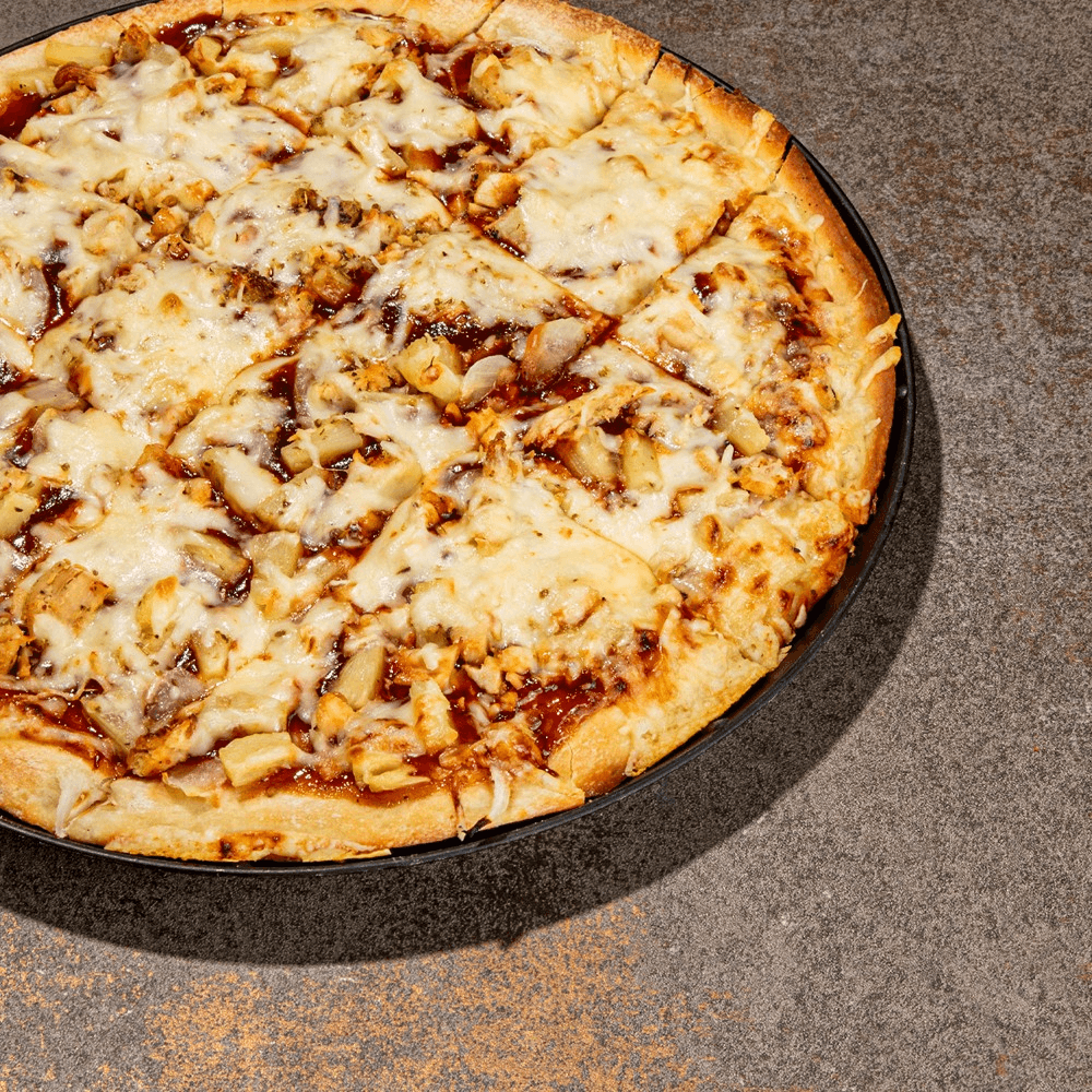 BBQ Chicken Pizza (Medium).