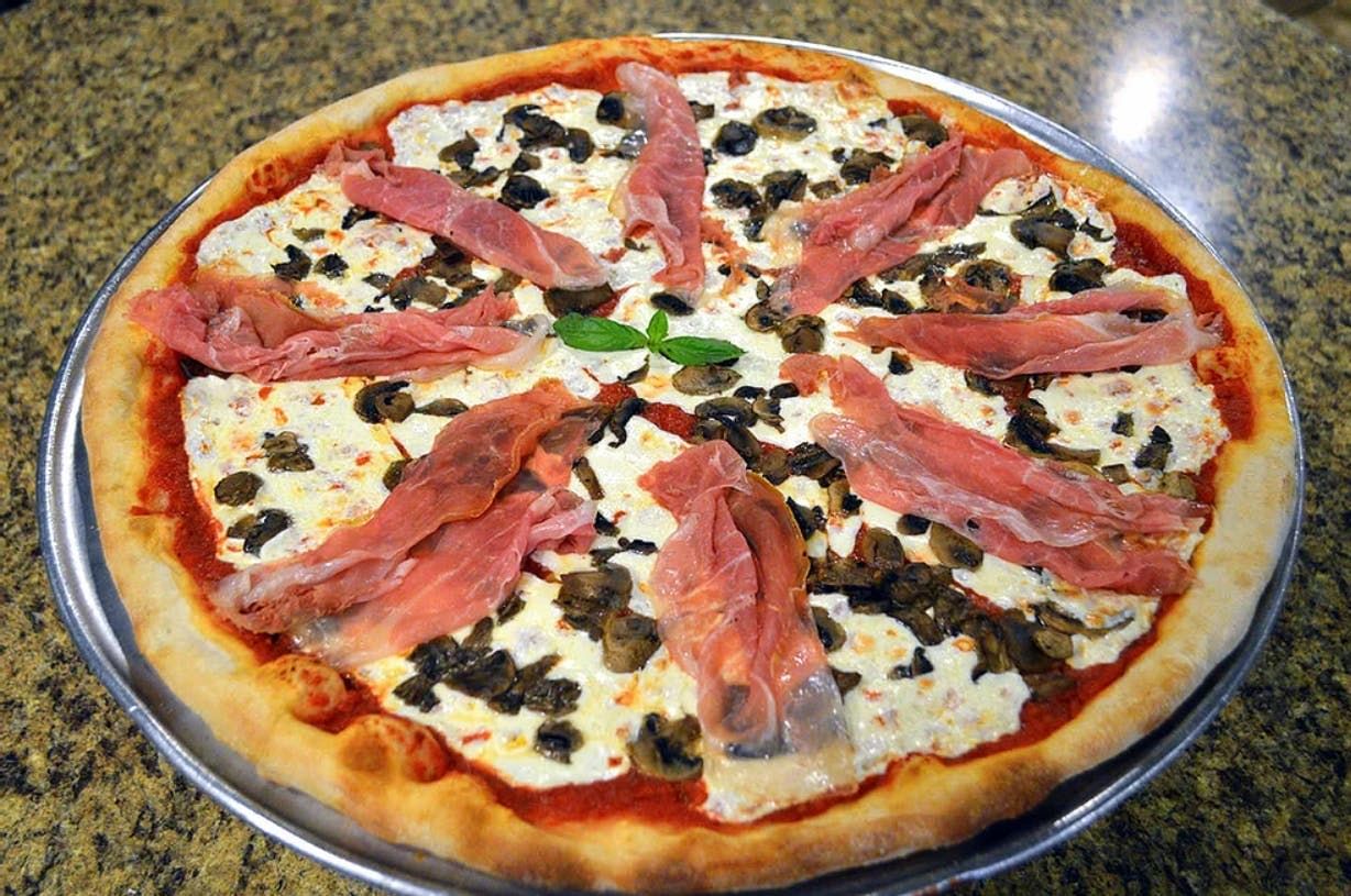 Prosciutto E Funghi Pizza.