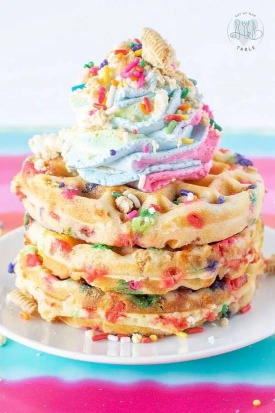 HAPPY BIRTHDAY WAFFLES (NUTTELLA STRAWBERRY).