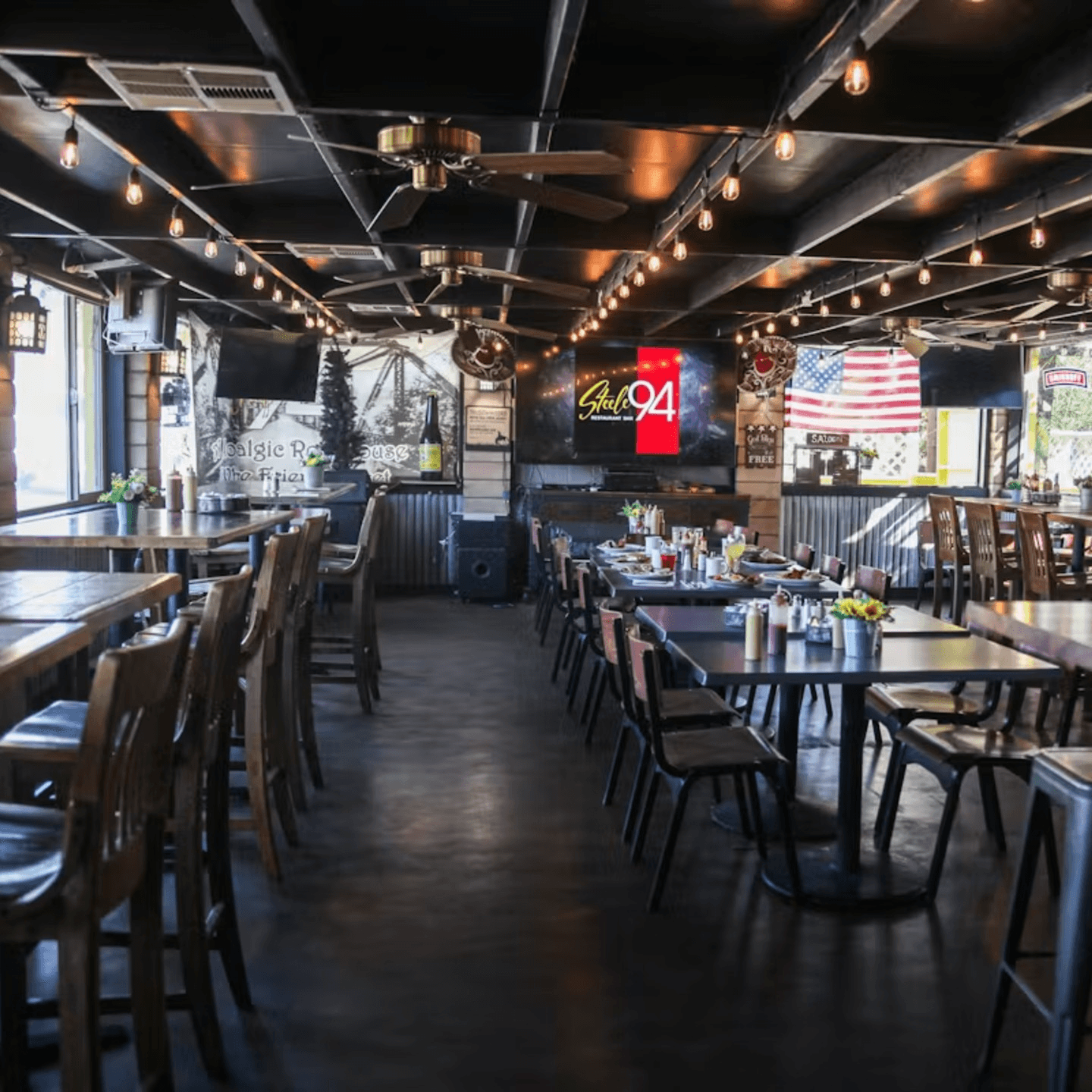 A Nostalgic Roadhouse Where Friends Meet