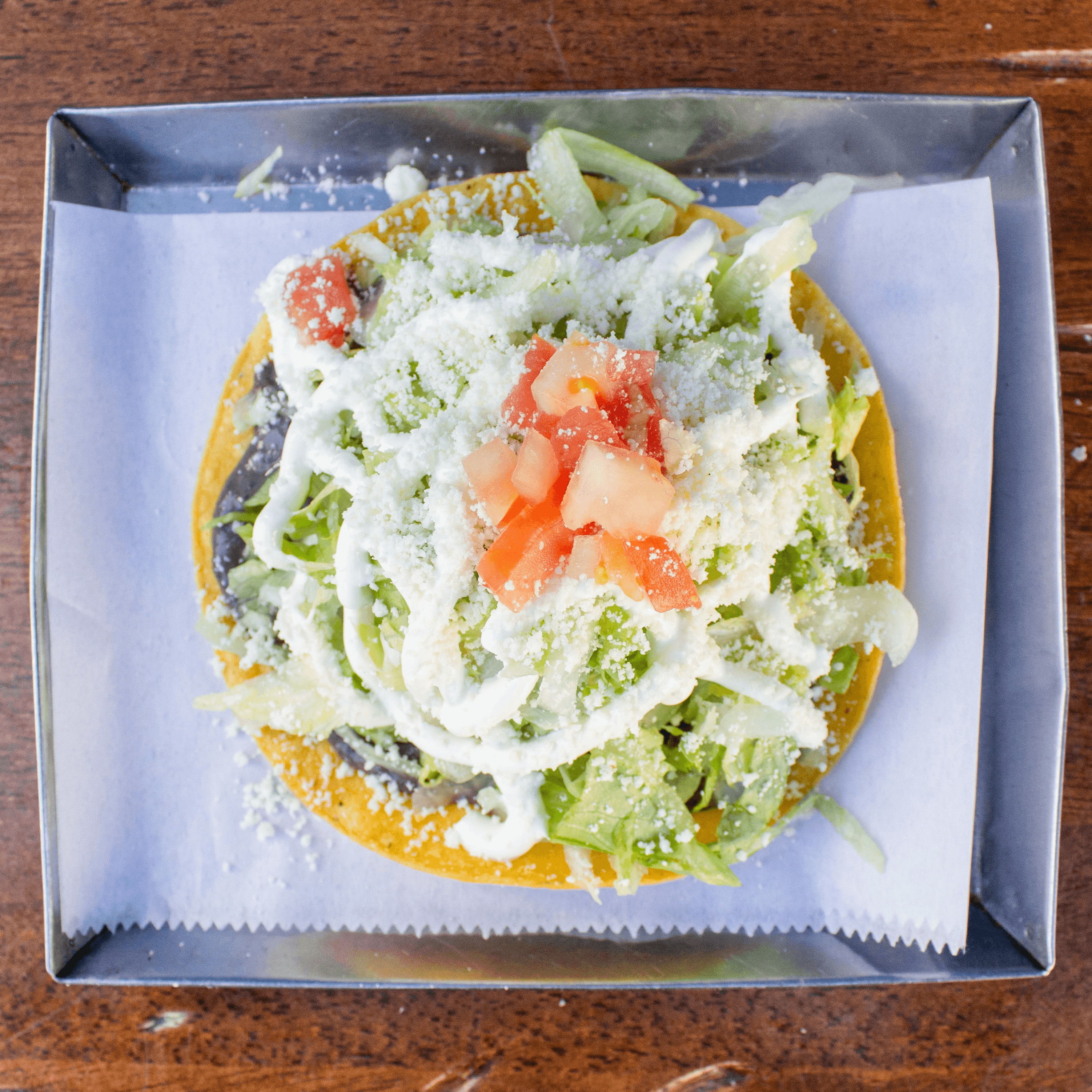 Tostada con guacamoleole.