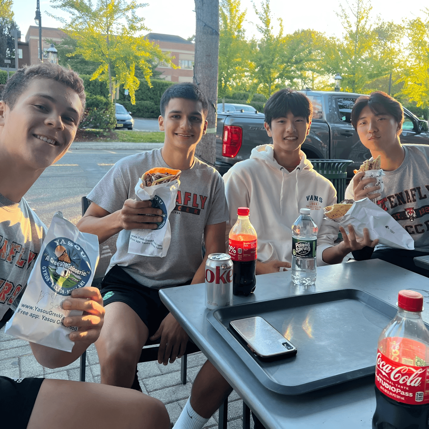 Dine In Comfort or Enjoy the Outdoors🏡