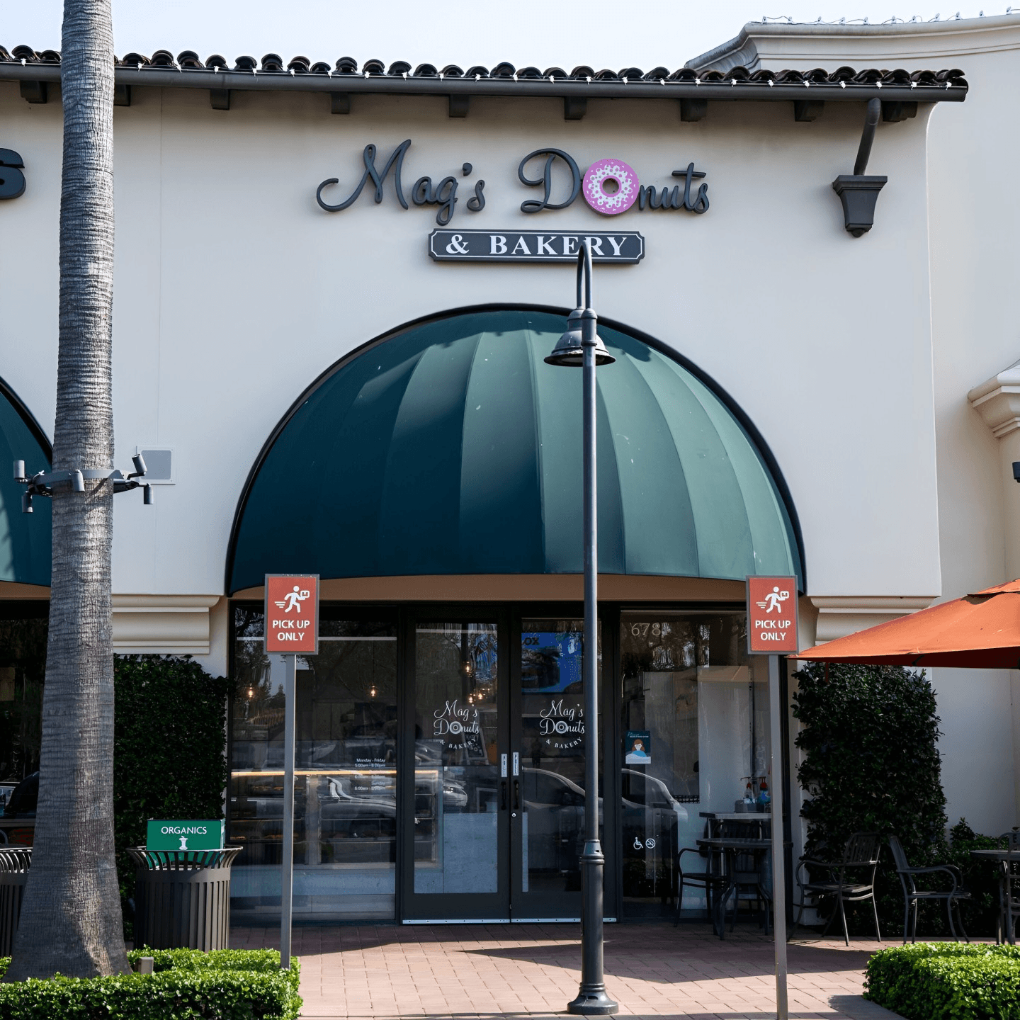 Welcome to Mag’s Donuts & Bakery