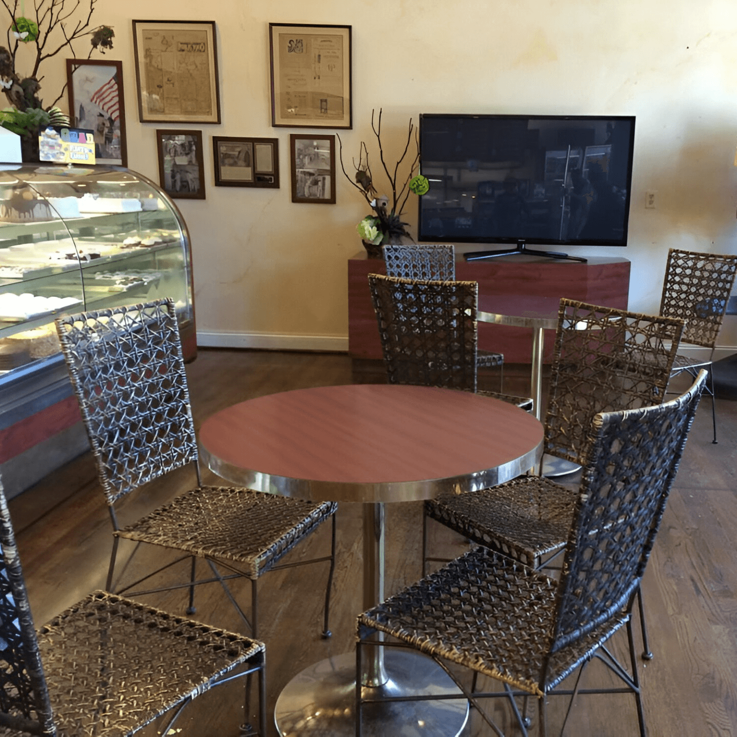 Casual Space for Fresh Food and Good Company