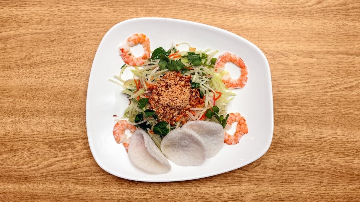 Green Papaya Salad with Prawns (Goi Du Du Tom).