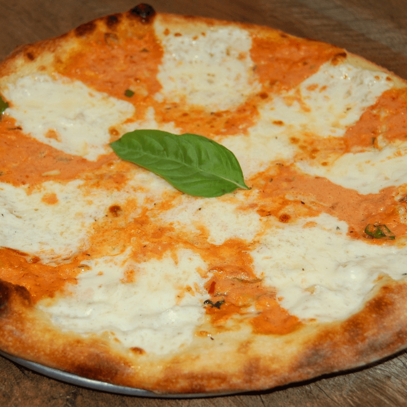 Vodka Sauce Margherita 18 Inch.