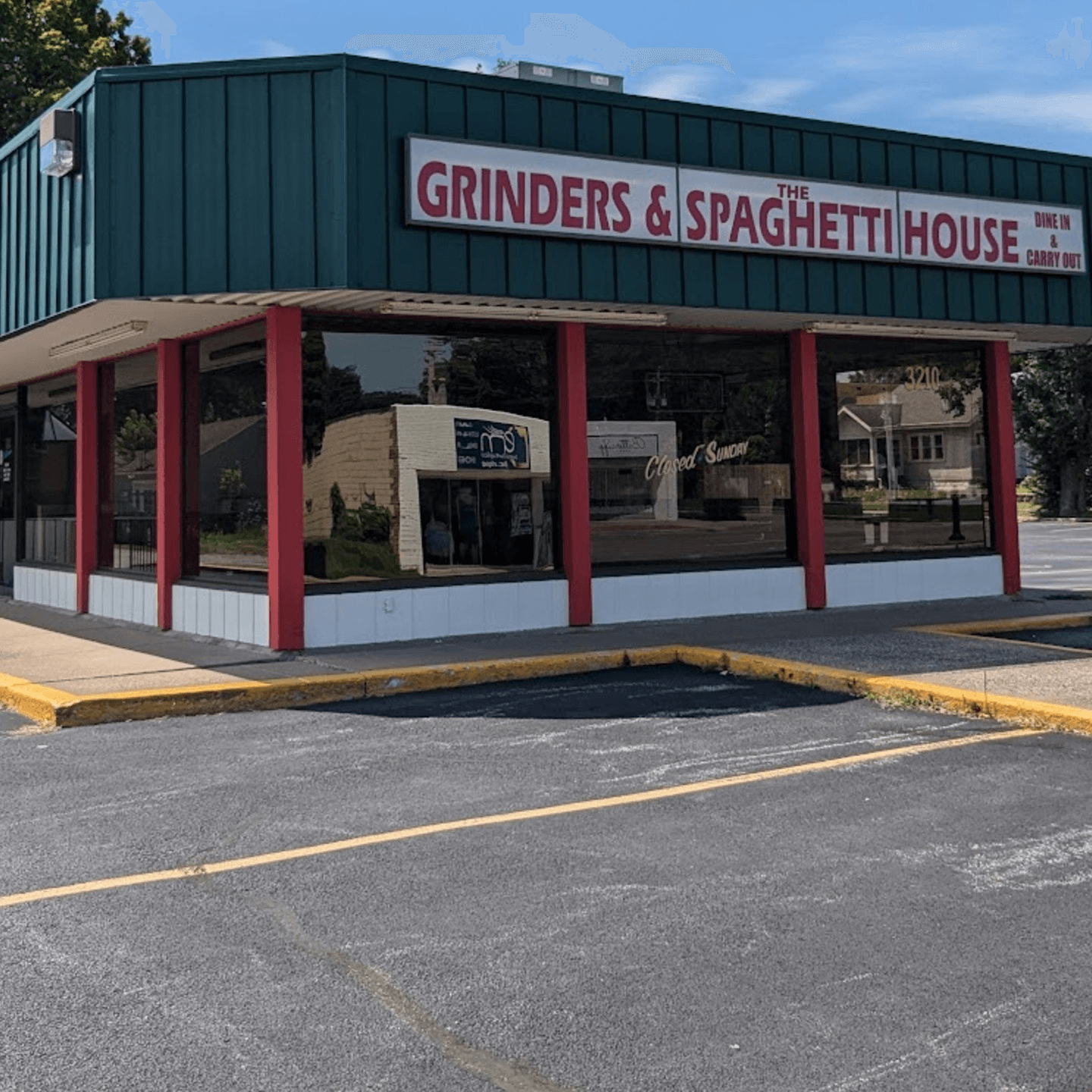 Enjoy Authentic Italian at Moline's Best 🍝🍞