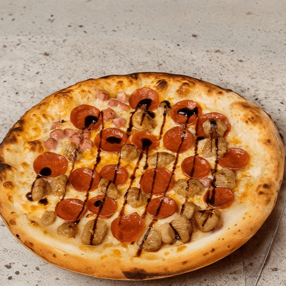 Pizza Tri Carne Pizza.