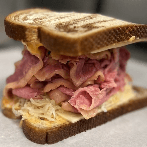 Үлкен сиськи бар жас қыздар жеке минет жасайды